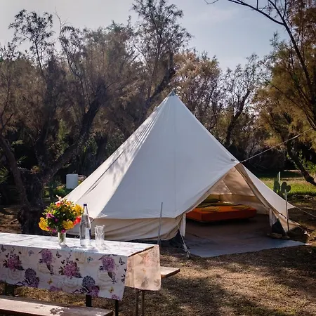 Elizabeth Camping 2*